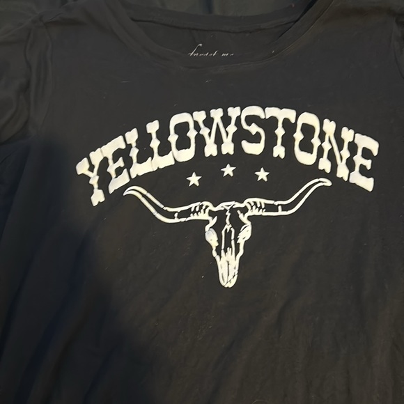 Black Yellowstone Short sleeve T- shirt 🤠 Size 1X - Picture 2 of 3